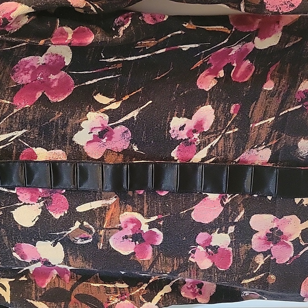 Ann Taylor black and burgandy floral ribbon cardigan medium - Picture 2 of 5